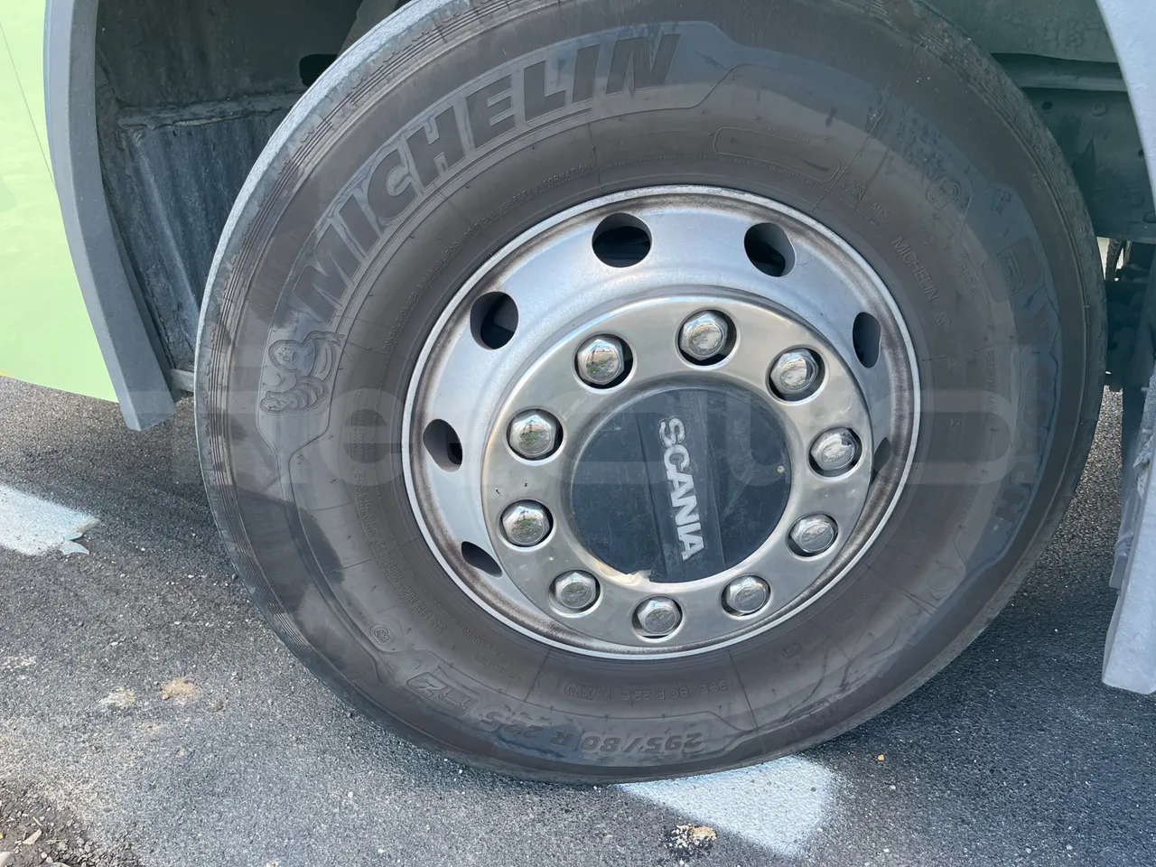 Irizar Scania Century K124EB 12.3 - EUR2 - 309kW - 12m - front left tire measurements