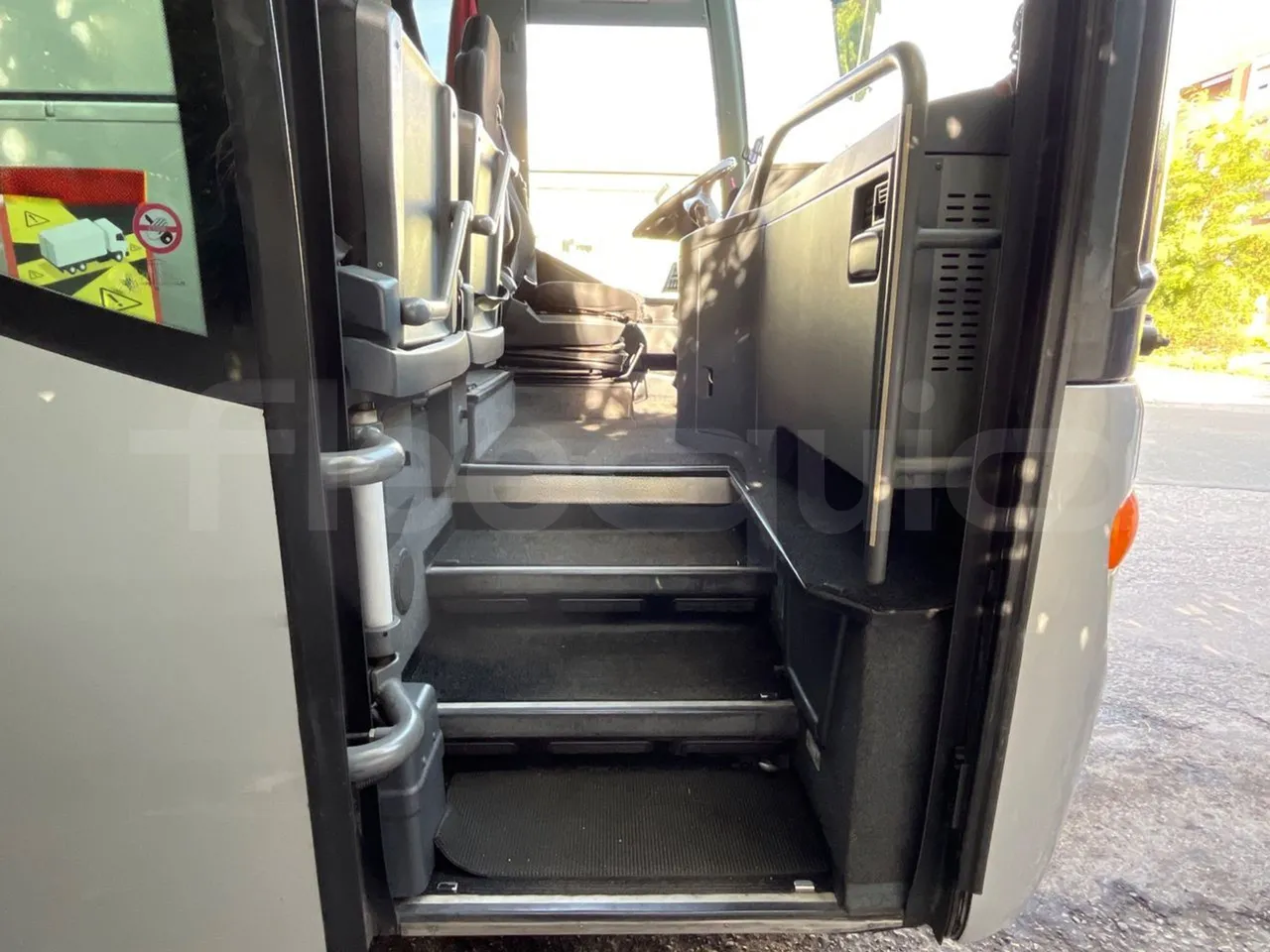 Setra S415 HD - EUR5 - 315kW - 12.2m - front door 1 open