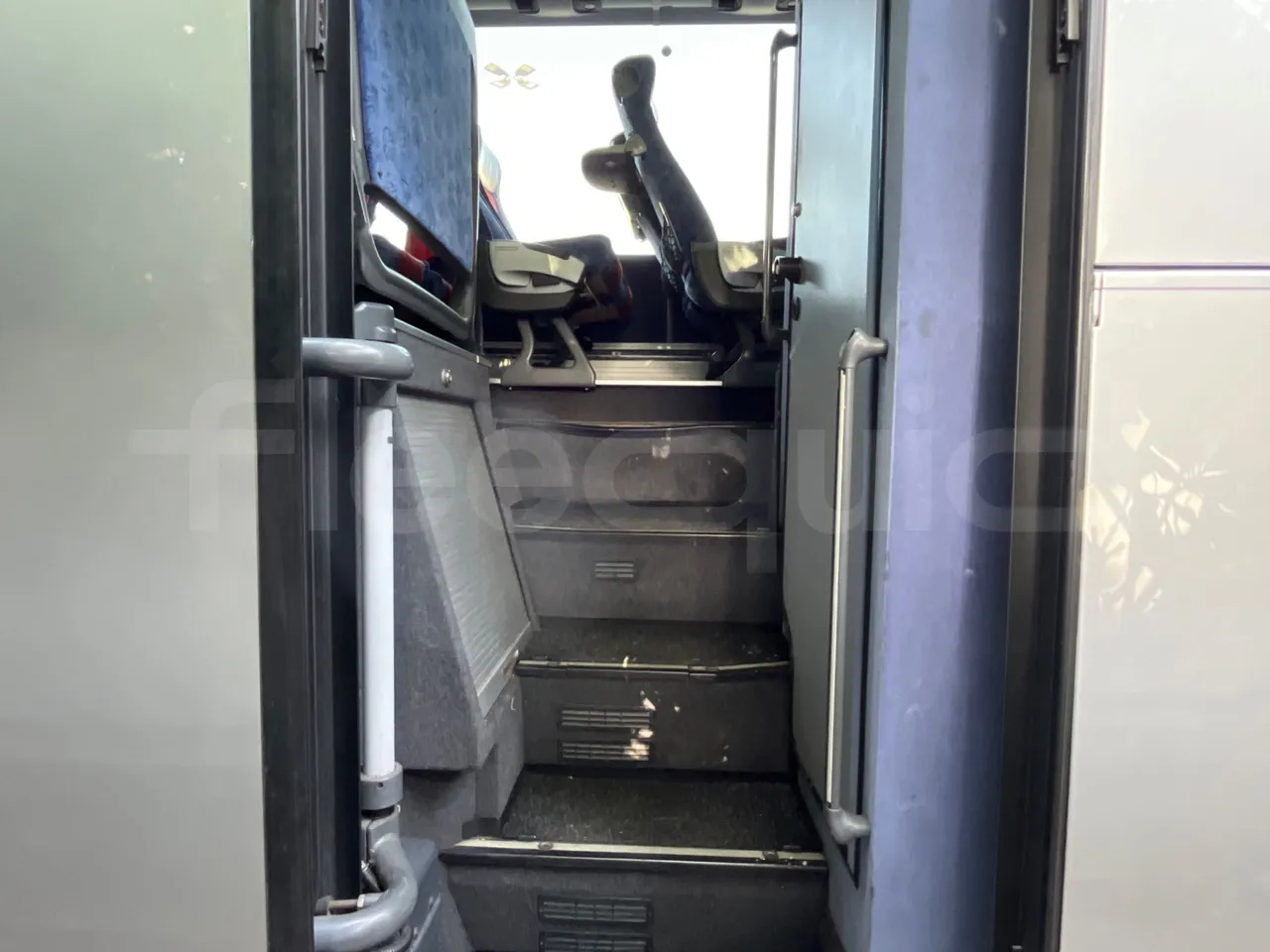 Setra S415 HD - EUR5 - 315kW - 12.2m - front door 3 open