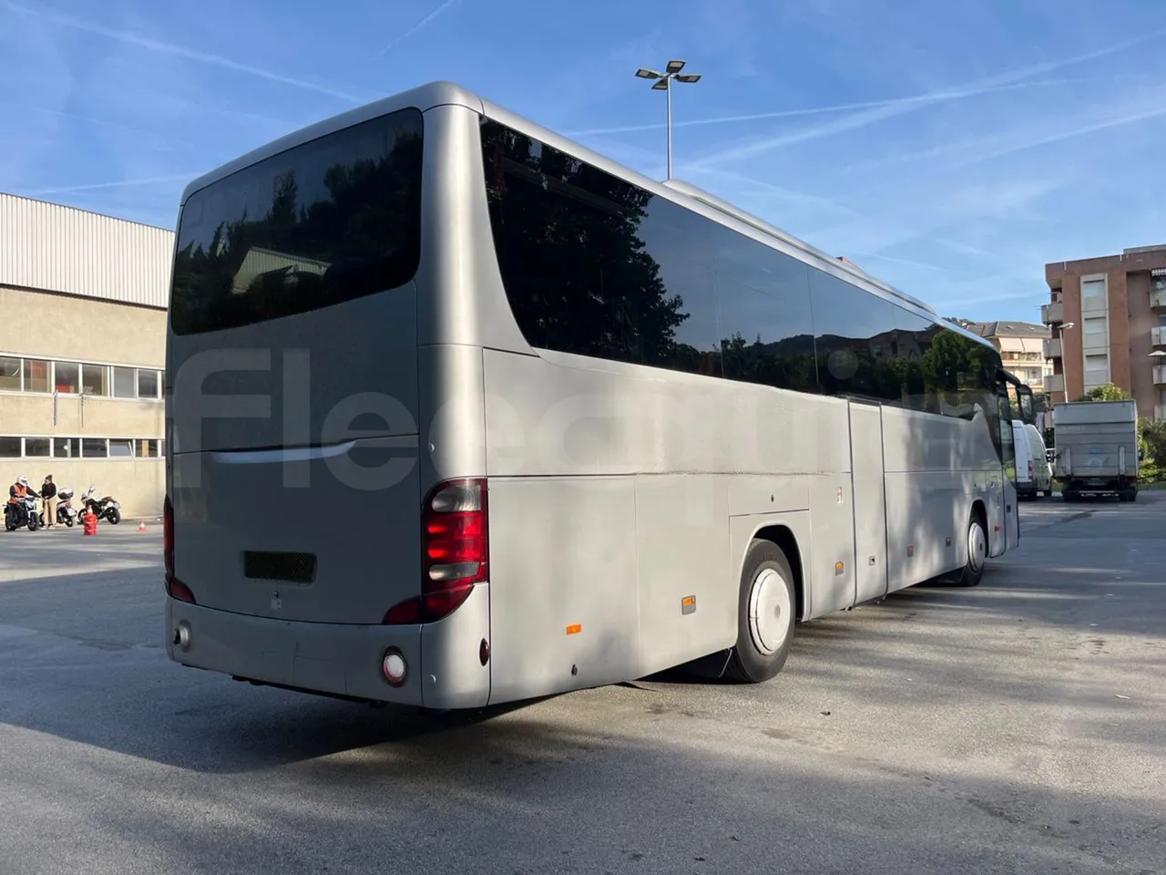 Setra S415 HD - EUR5 - 315kW - 12.2m - 3/4 right rear doors closed