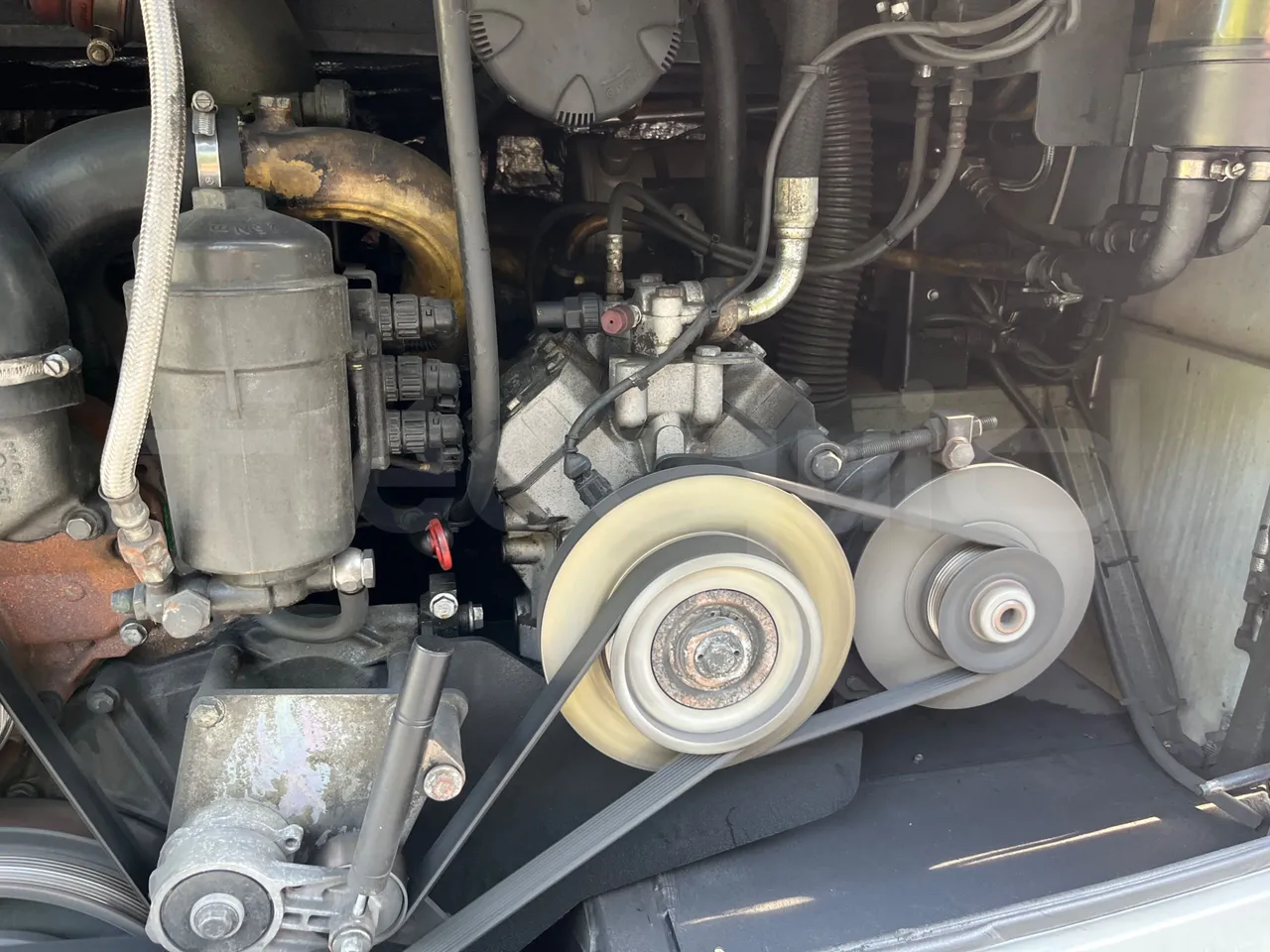 Setra S415 HD - EUR5 - 315kW - 12.2m - air conditioning compressor