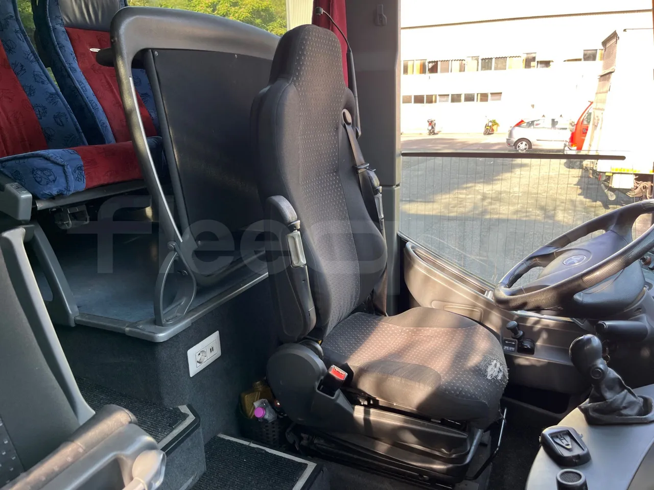 Setra S415 HD - EUR5 - 315kW - 12.2m - driver's seat photo