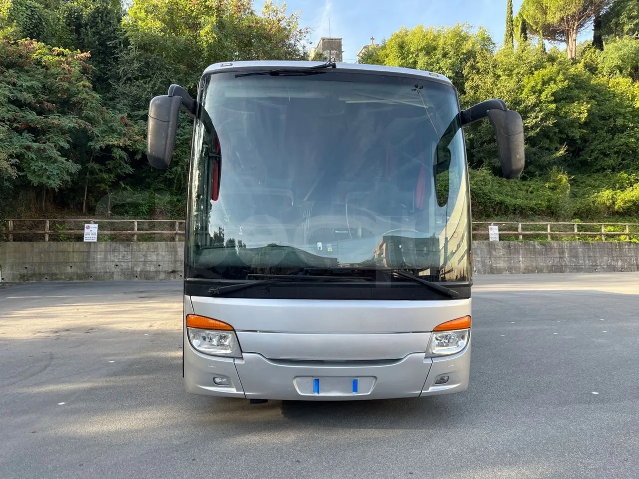 Setra S415 HD - EUR5 - 315kW - 12.2m - front photo