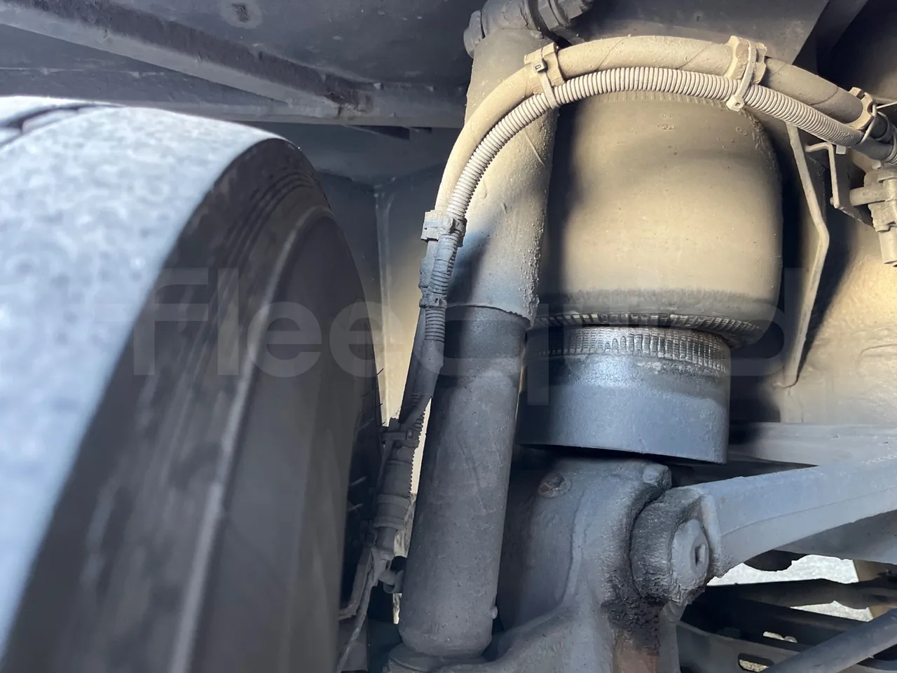 Setra S415 HD - EUR5 - 315kW - 12.2m - front shock absorbers left