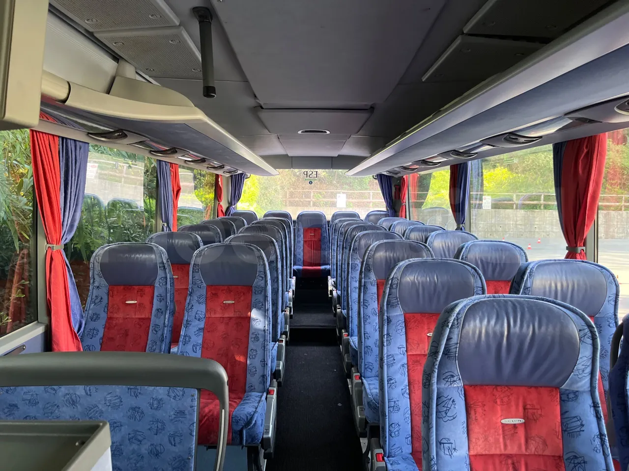 Setra S415 HD - EUR5 - 315kW - 12.2m - reverse view middle aisle