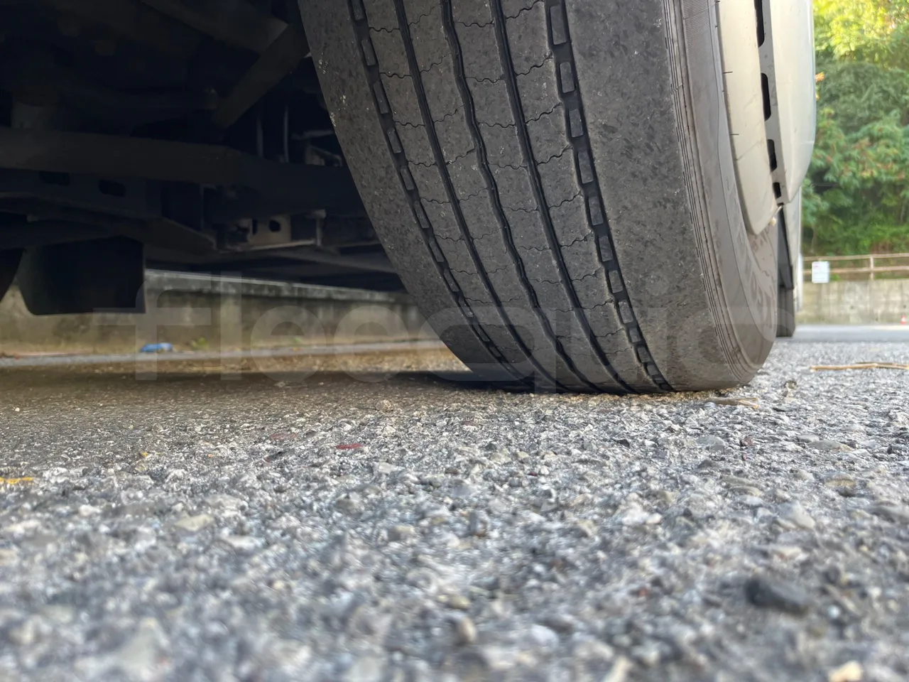 Setra S415 HD - EUR5 - 315kW - 12.2m - tread condition front tires left