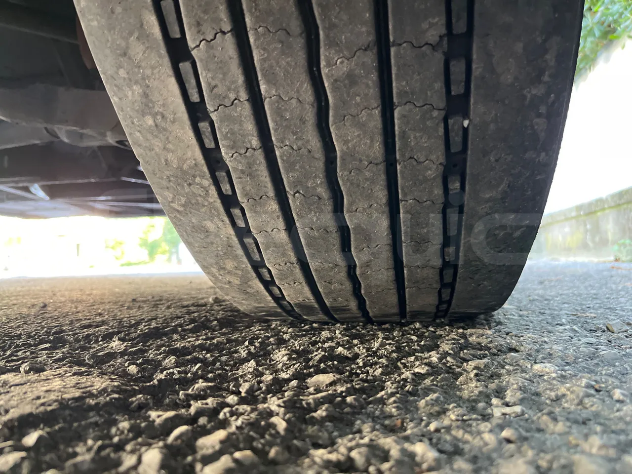 Setra S415 HD - EUR5 - 315kW - 12.2m - tread condition front tires right
