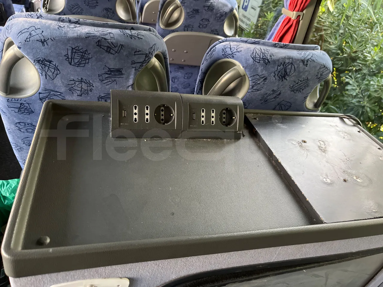 Setra S415 HD - EUR5 - 315kW - 12.2m - power outlets detail