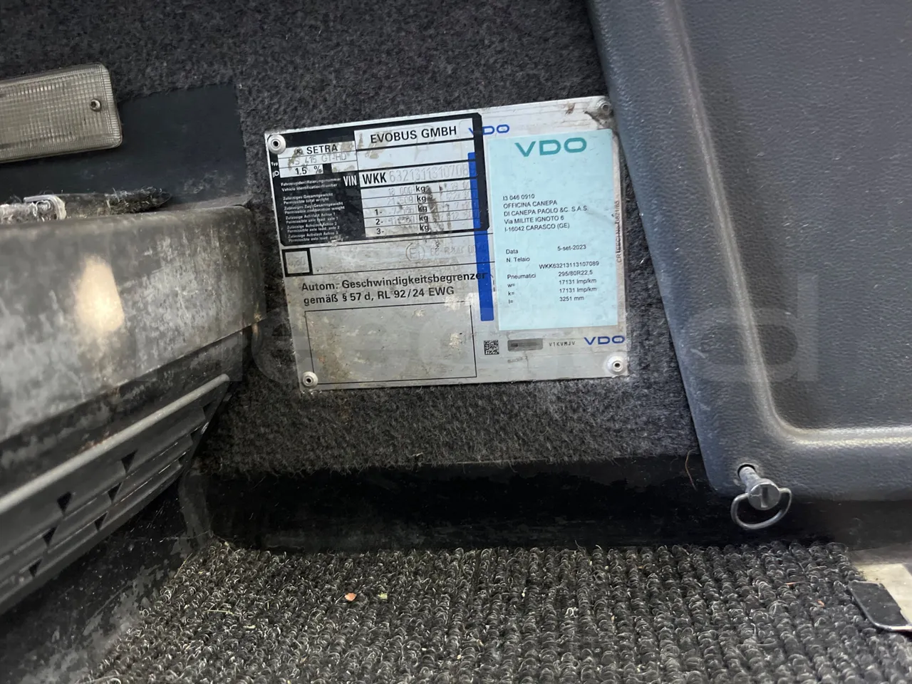 Setra S415 HD - EUR5 - 315kW - 12.2m - vehicle plate photo