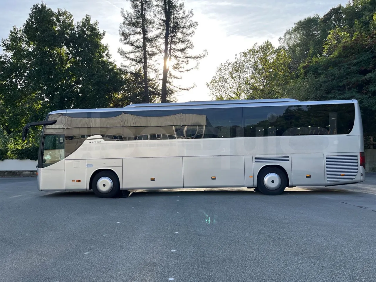 Setra S415 HD - EUR5 - 315kW - 12.2m - left side photo
