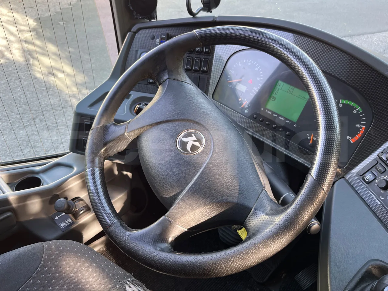 Setra S415 HD - EUR5 - 315kW - 12.2m - steering wheel photo