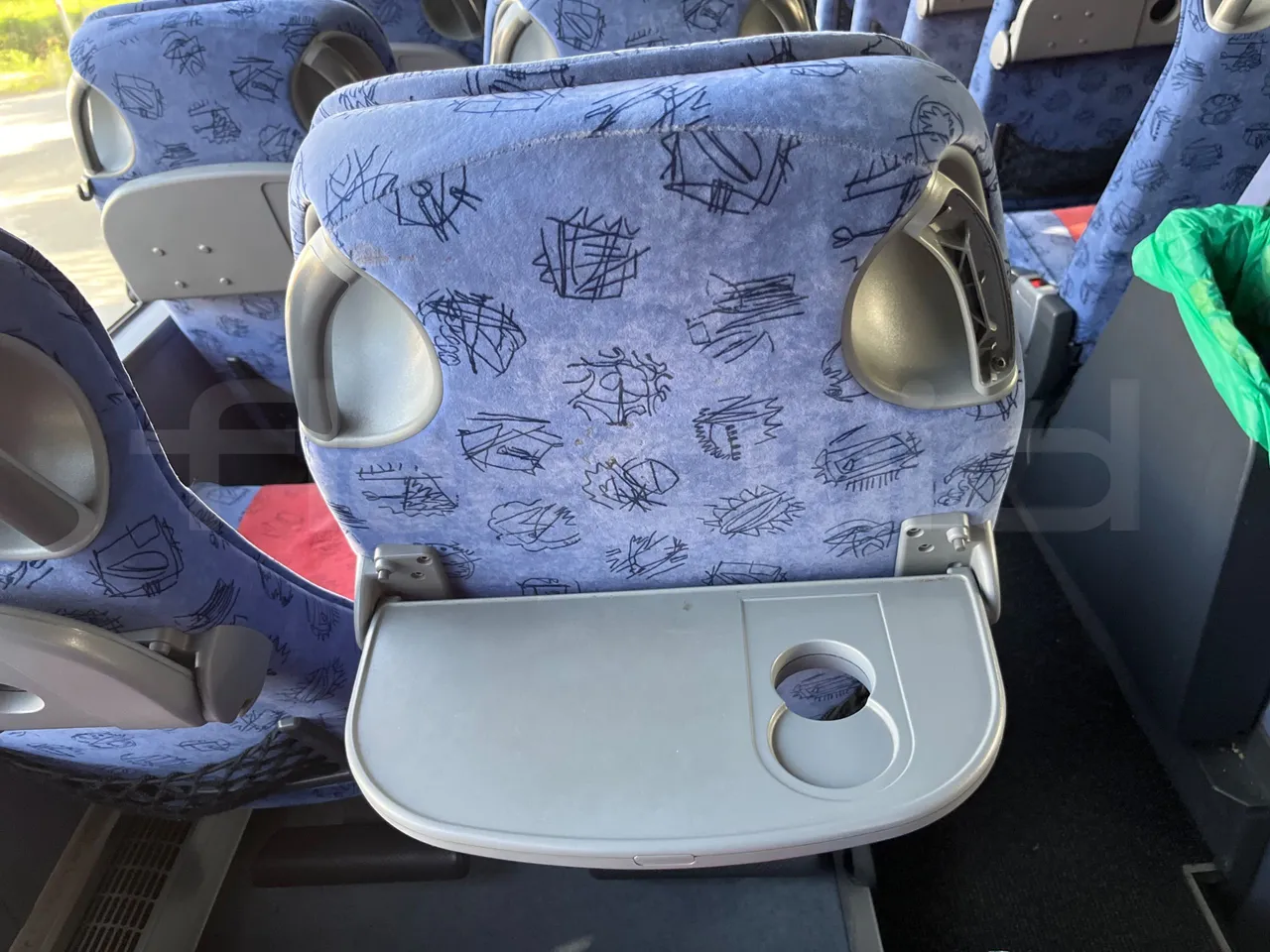 Setra S415 HD - EUR5 - 315kW - 12.2m - table detail photo