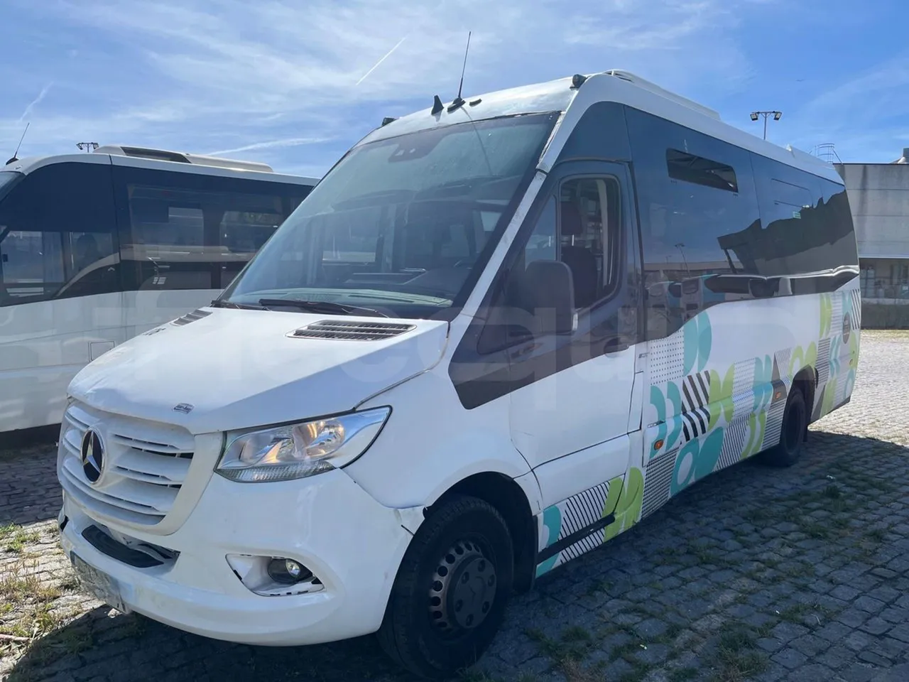 Mercedes-Benz Sprinter - 3/4 Front Left Side