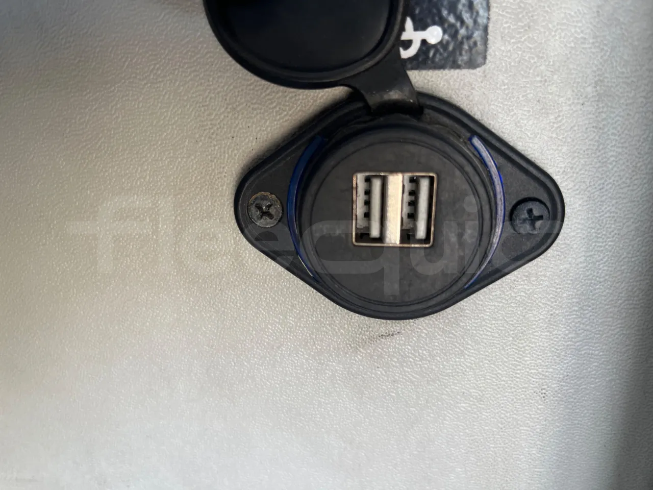 Mercedes-Benz Sprinter - Usb Charging