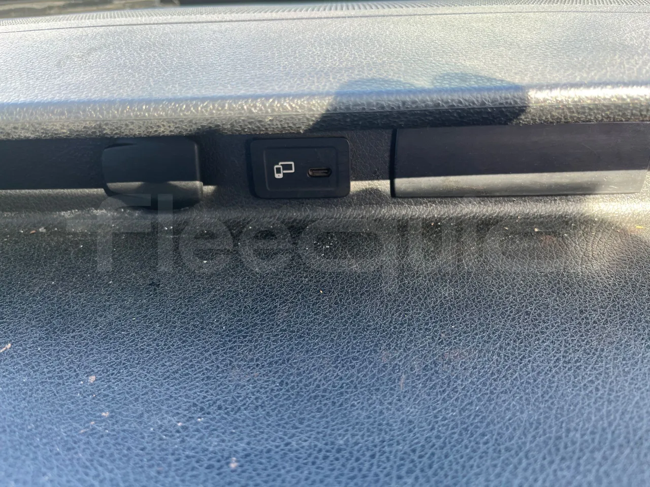 Mercedes-Benz Sprinter - Roof Hatch 3