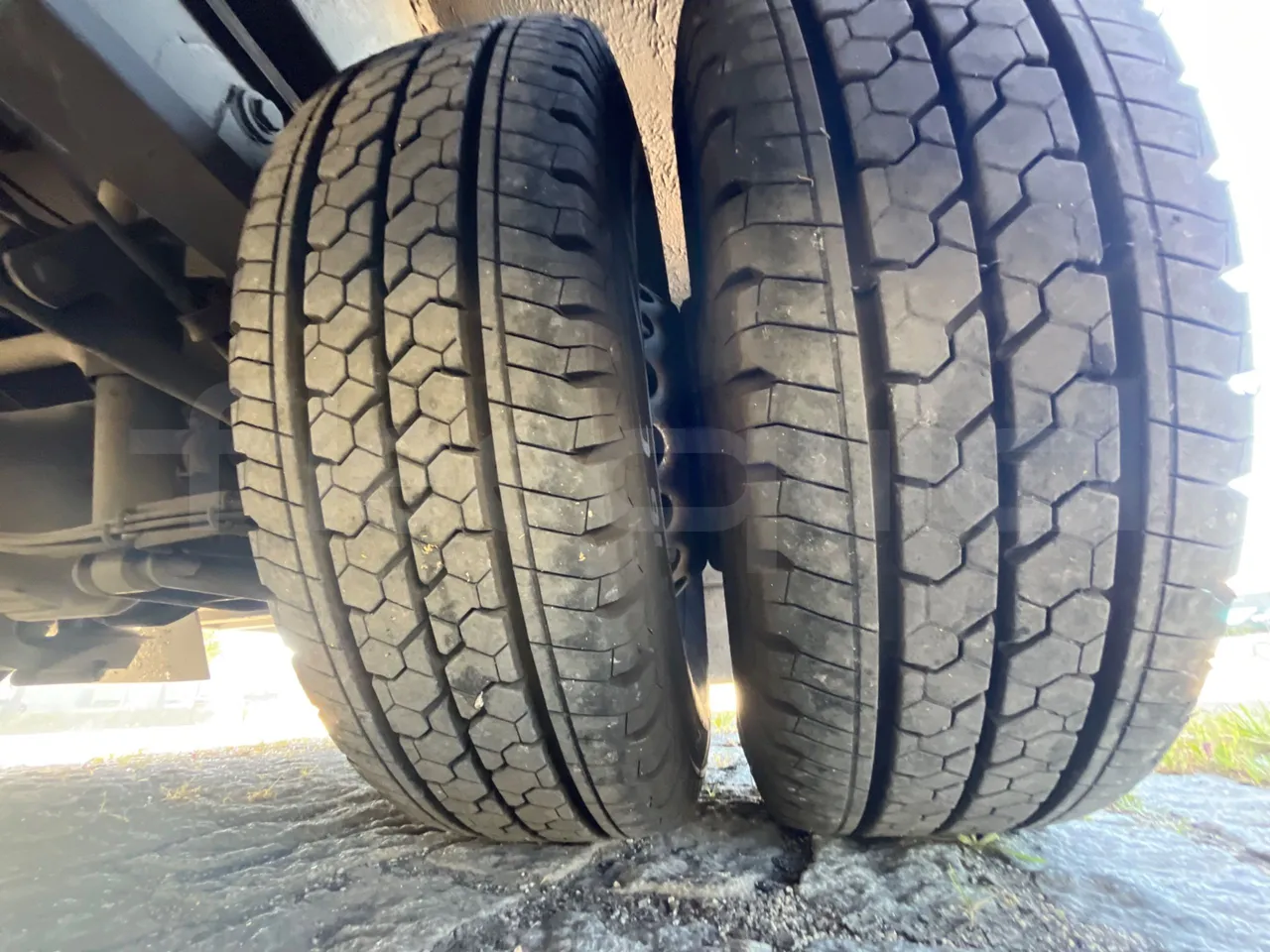 Mercedes-Benz Sprinter - Second Axle Left Side: Tyre Thickness