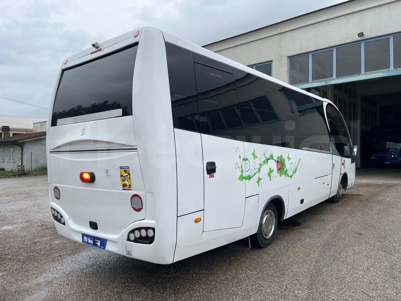 Iveco Mago2 M2IV - Euro6 - 162kW - 8.850mt - 3/4 right rear doors closed