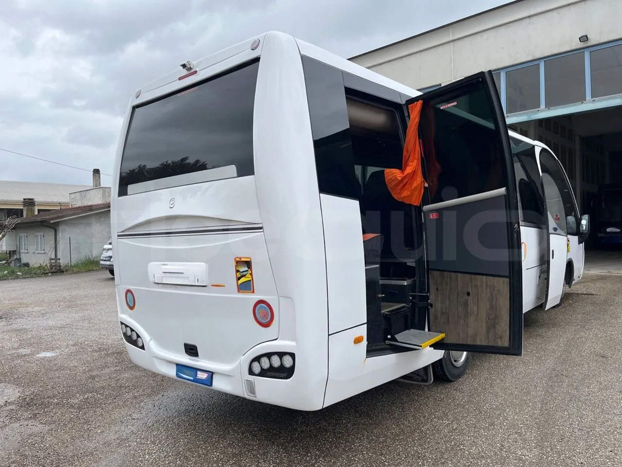 Iveco Mago2 M2IV - Euro6 - 162kW - 8.850mt - 3/4 right rear doors open