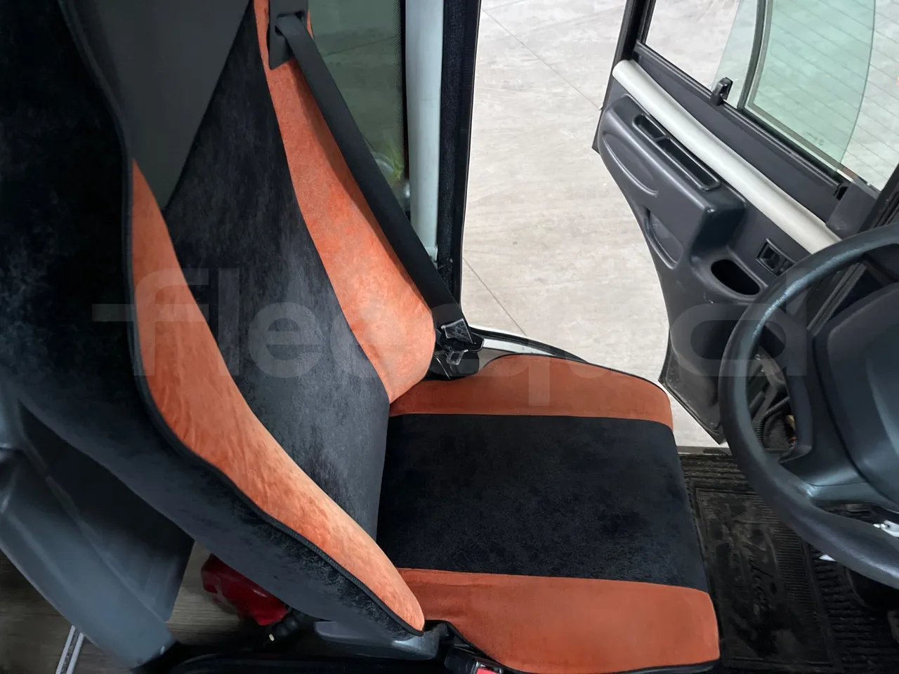 Iveco Mago2 M2IV - Euro6 - 162kW - 8.850mt - driver's seat photo