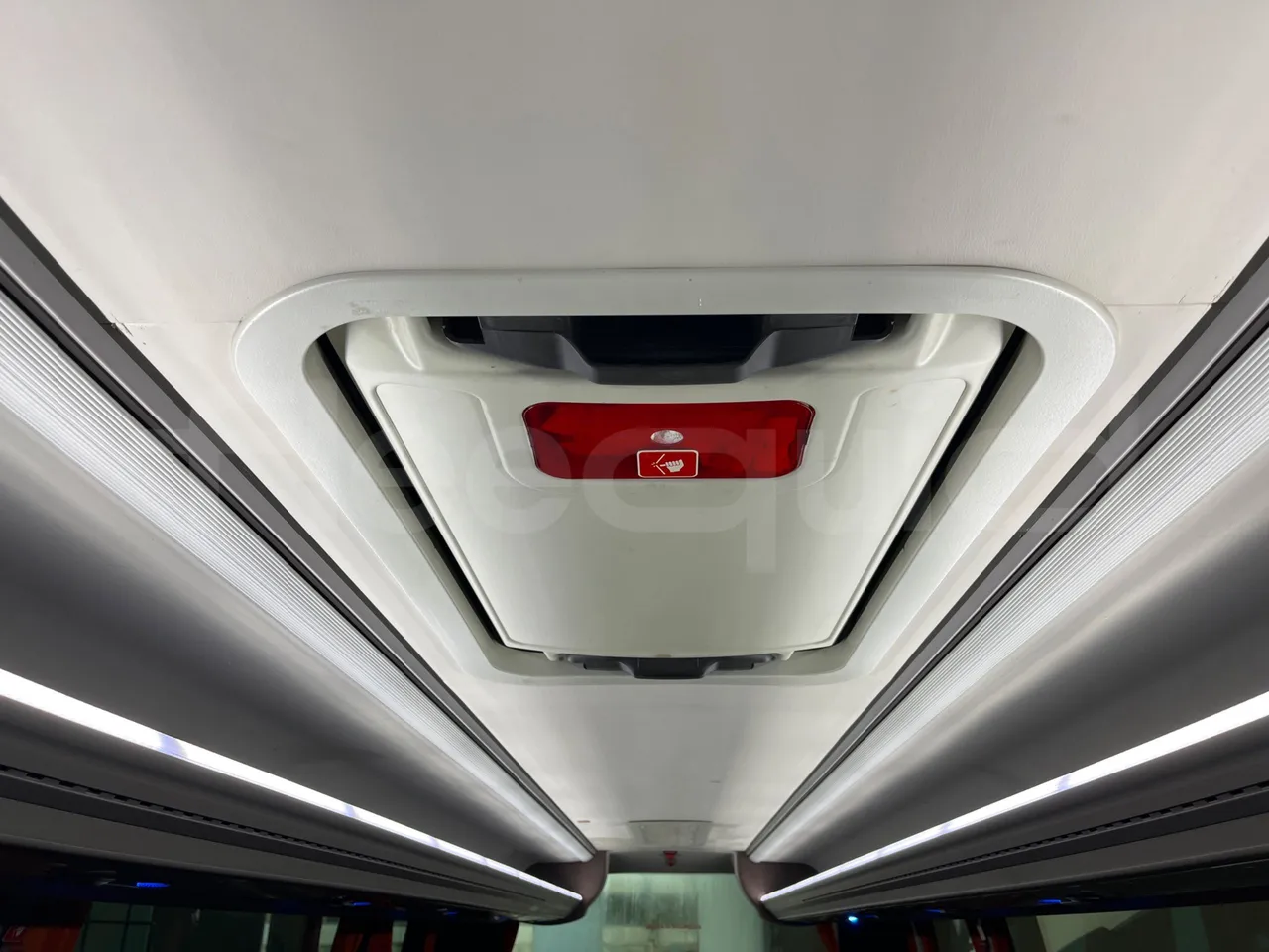 Iveco Mago2 M2IV - Euro6 - 162kW - 8.850mt - roof hatch 1