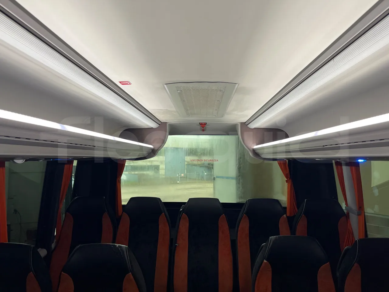 Iveco Mago2 M2IV - Euro6 - 162kW - 8.850mt - reverse view middle aisle