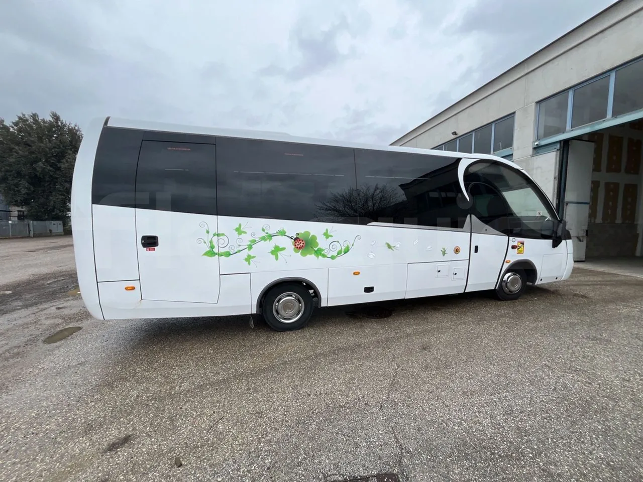 Iveco Mago2 M2IV - Euro6 - 162kW - 8.850mt - right side doors closed