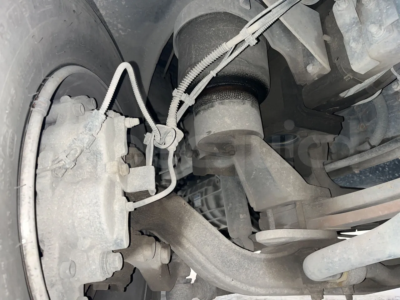 Iveco Mago2 M2IV - Euro6 - 162kW - 8.850mt - front axle right side