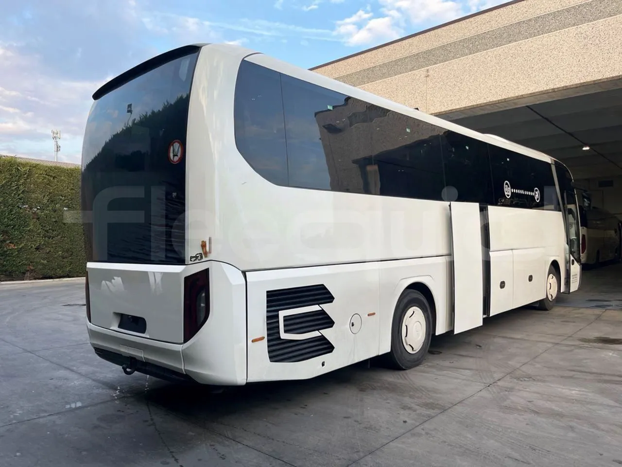 Man Lion's Coach B200746006 - EUR6  - 309kW - 12.101m - 3/4 right rear doors open
