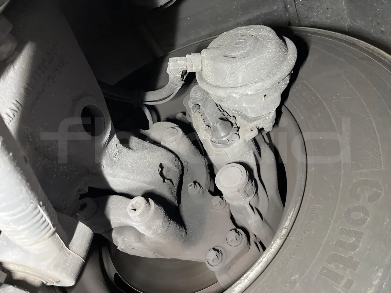 Man Lion's Coach B200746006 - EUR6  - 309kW - 12.101m - front brake calipers right