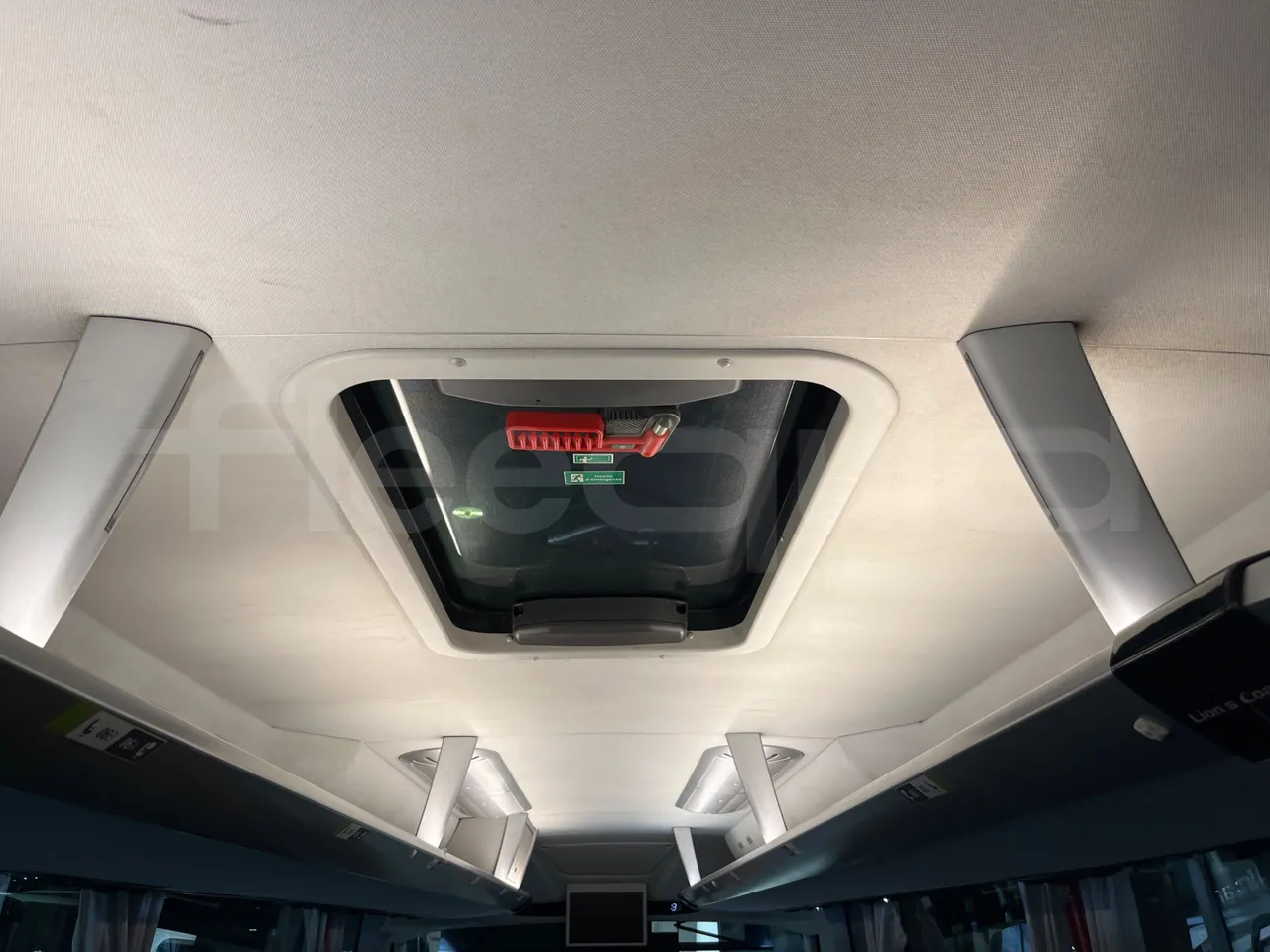 Man Lion's Coach B200746006 - EUR6  - 309kW - 12.101m - roof hatch 1