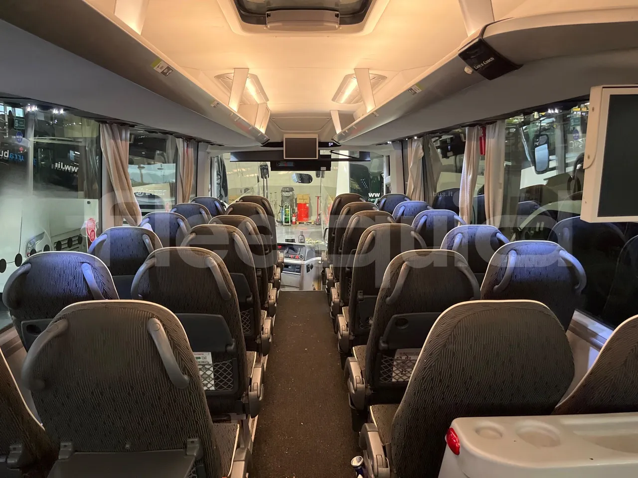 Man Lion's Coach B200746006 - EUR6  - 309kW - 12.101m - forward view middle aisle