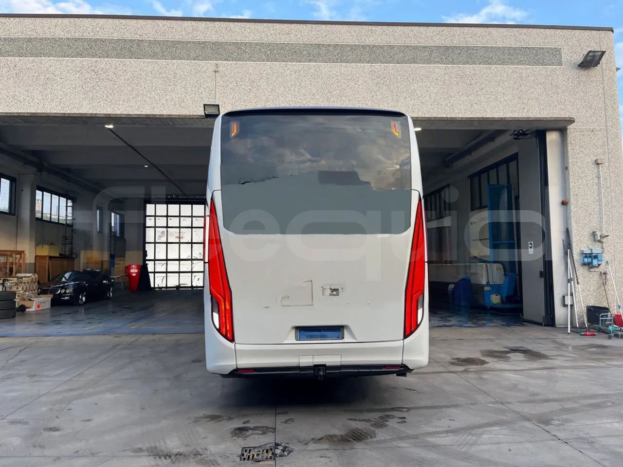 Man Lion's Coach B200746006 - EUR6  - 309kW - 12.101m - rear hatch closed