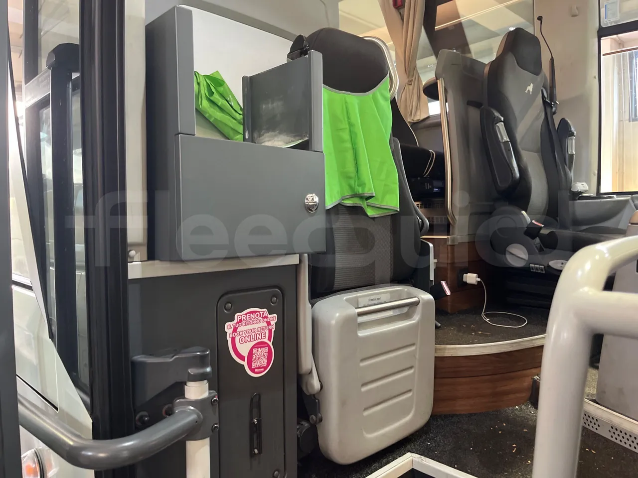 Man Lion's Coach B200746006 - EUR6  - 309kW - 12.101m - hostess seat photo