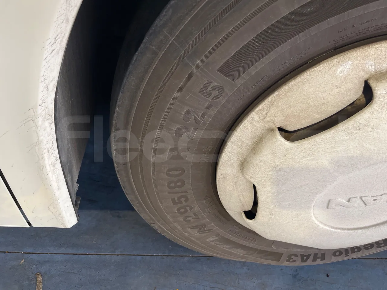 Man Lion's Coach B200746006 - EUR6  - 309kW - 12.101m - front left tire measurements