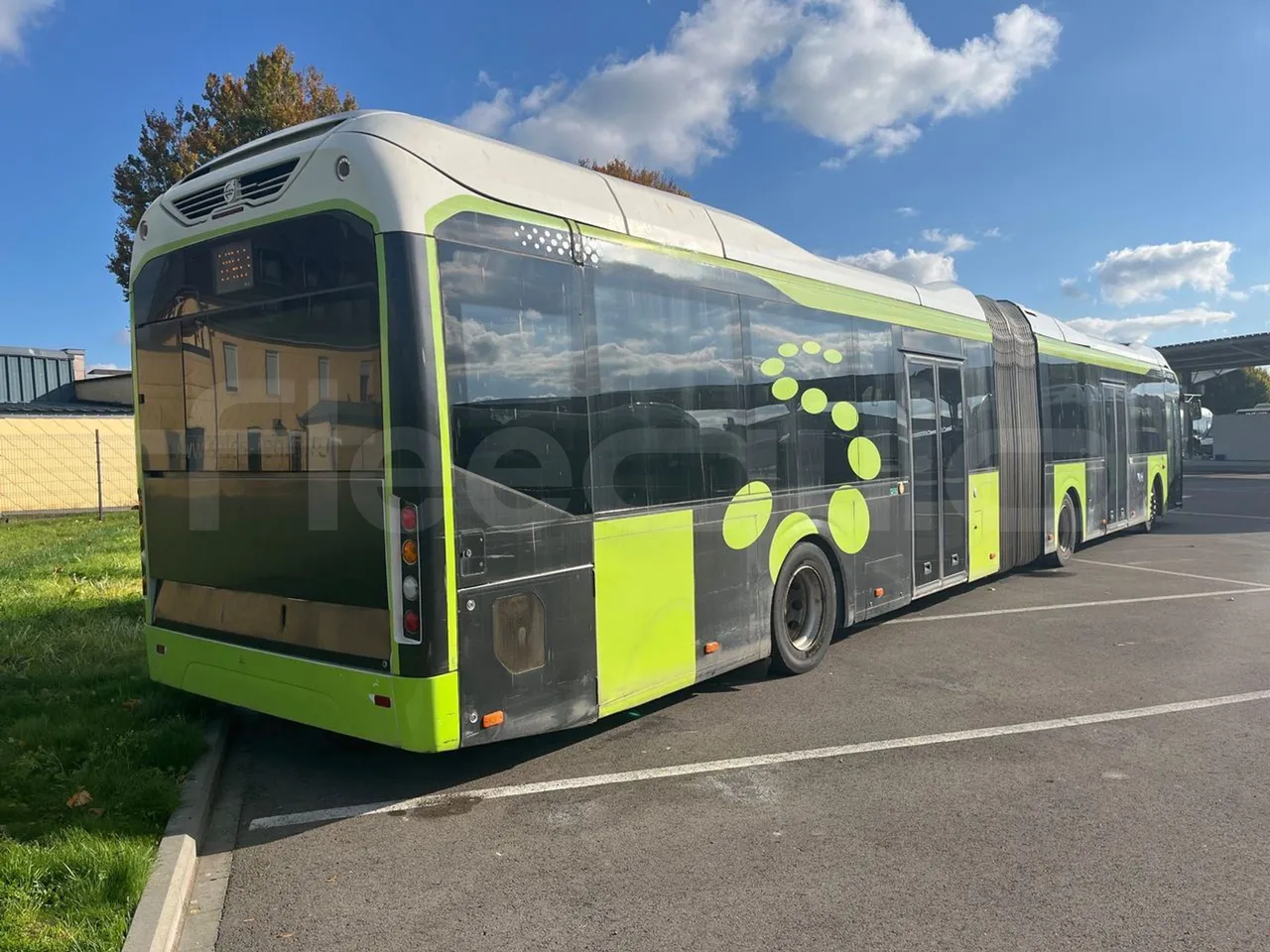 Volvo G891H L291LH24J8100 / Euro 6 - 177 Kw - 18.750 Mt - 3/4 right rear doors closed