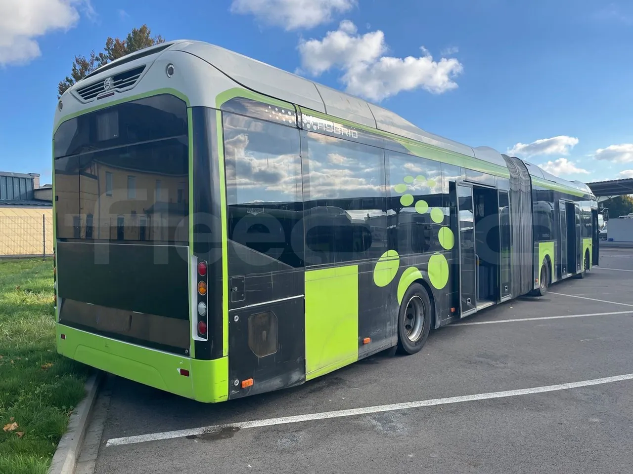 Volvo G891H L291LH24J8100 / Euro 6 - 177 Kw - 18.750 Mt - 3/4 right rear doors open