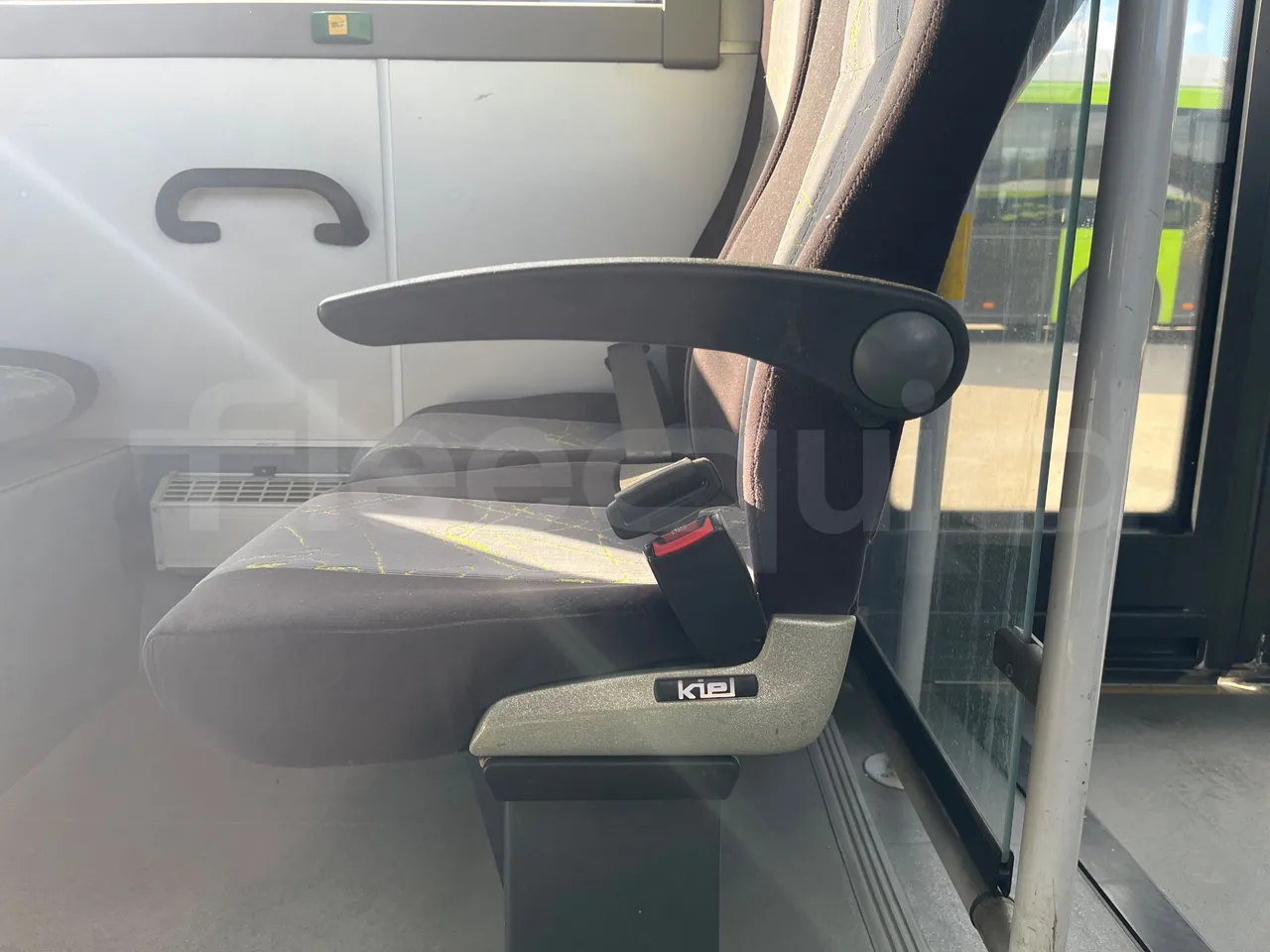 Volvo G891H L291LH24J8100 / Euro 6 - 177 Kw - 18.750 Mt - armrest detail photo