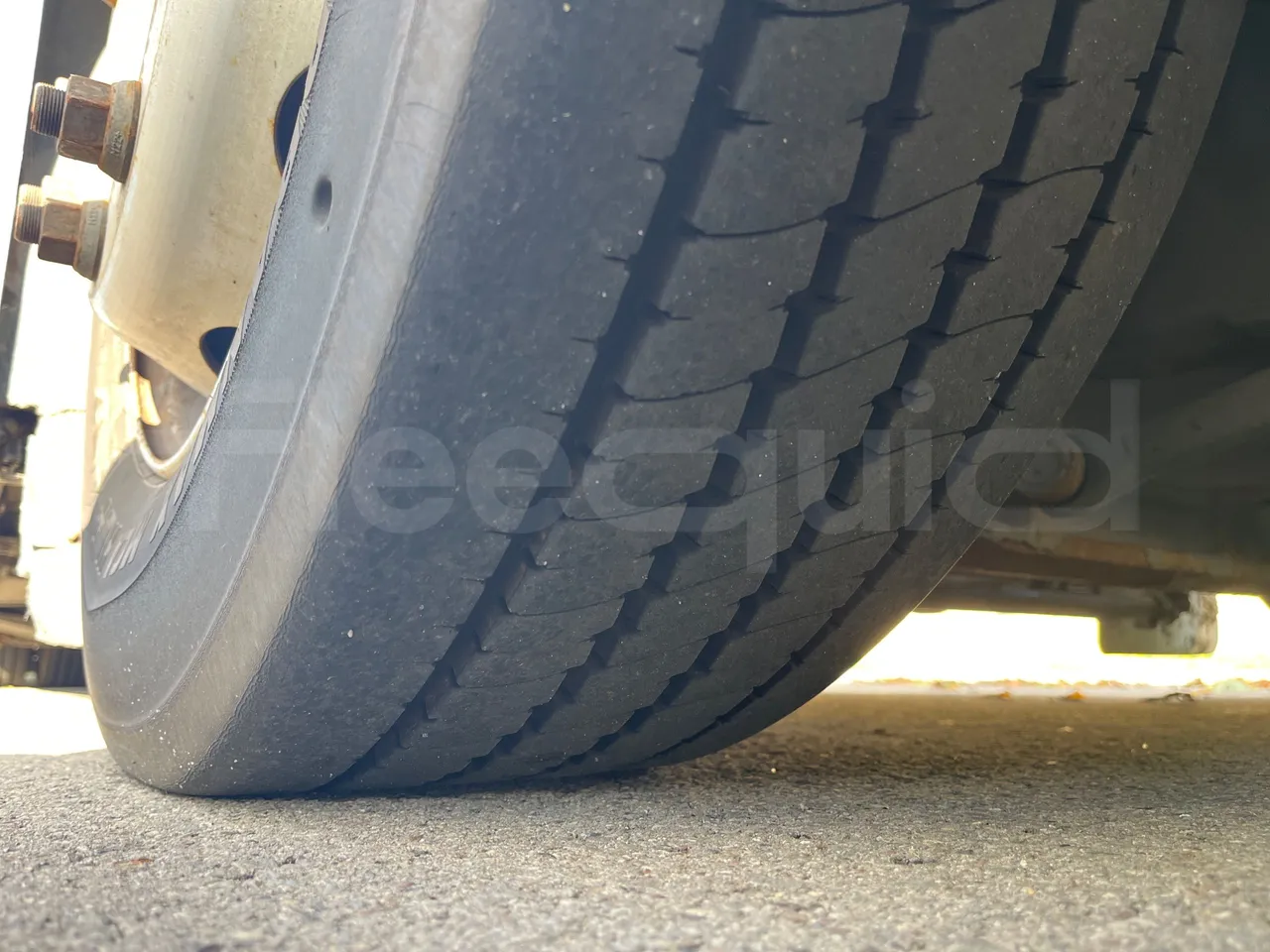 Volvo G891H L291LH24J8100 / Euro 6 - 177 Kw - 18.750 Mt - tread condition front tires right