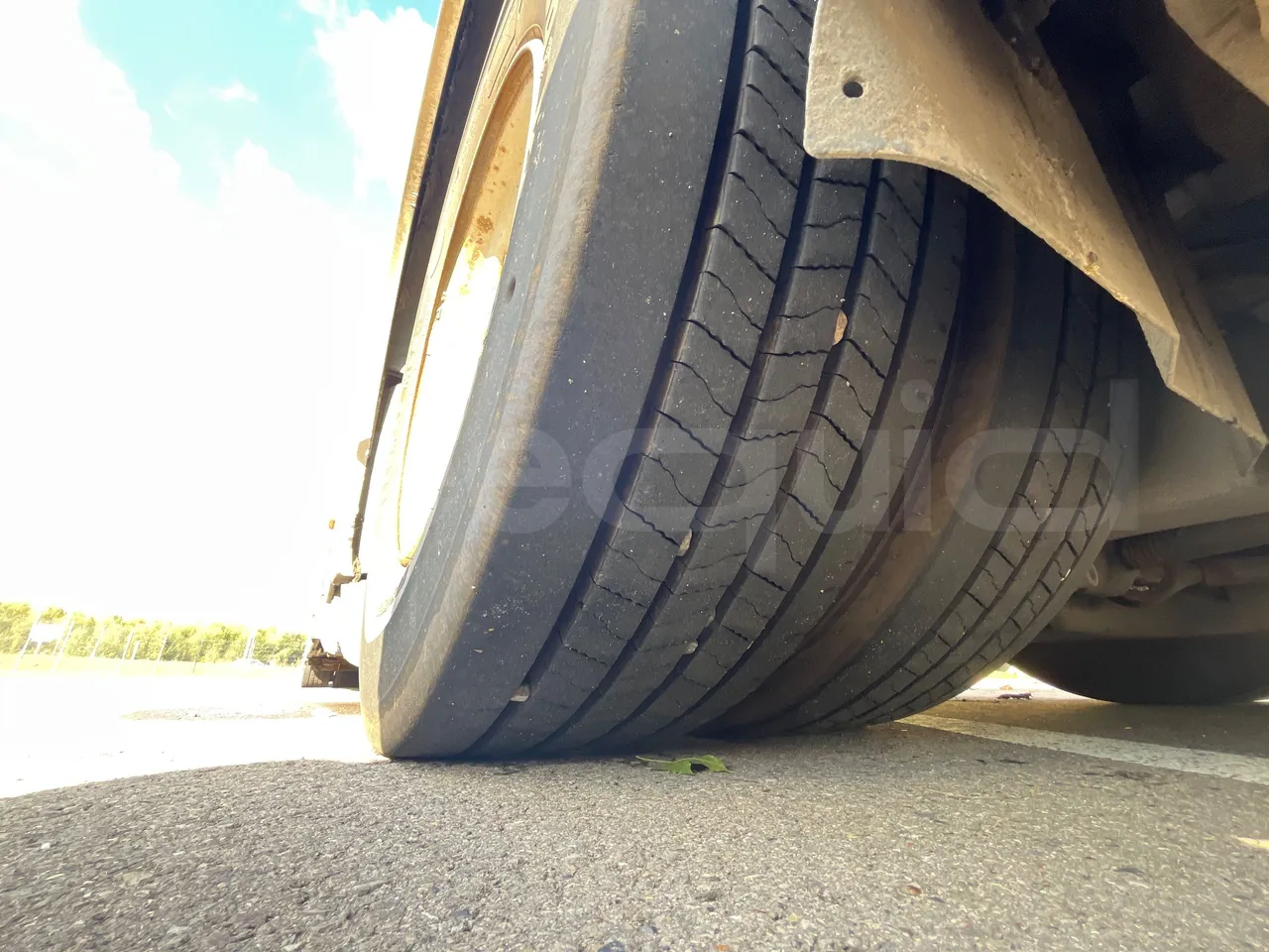 Volvo G891H L291LH24J8100 / Euro 6 - 177 Kw - 18.750 Mt - tread condition second axle tires right