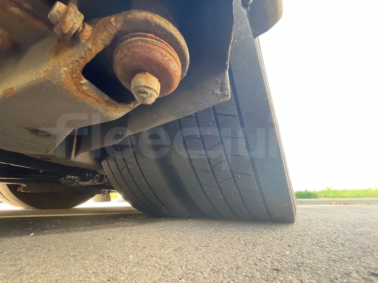 Volvo G891H L291LH24J8100 / Euro 6 - 177 Kw - 18.750 Mt - tread condition third axle tires left