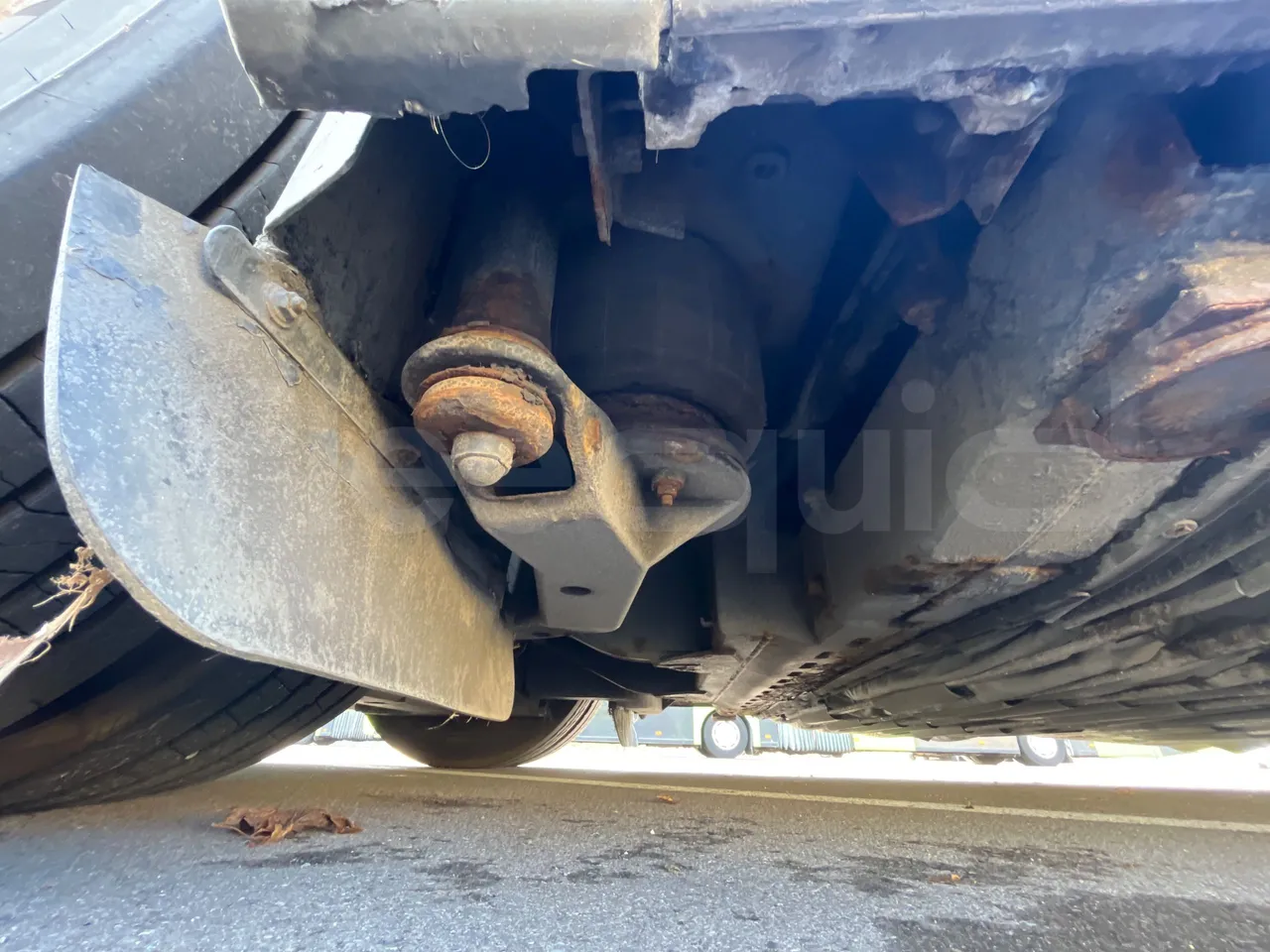 Volvo G891H L291LH24J8100 / Euro 6 - 177 Kw - 18.750 Mt - axle 2 shock absorbers 1 left
