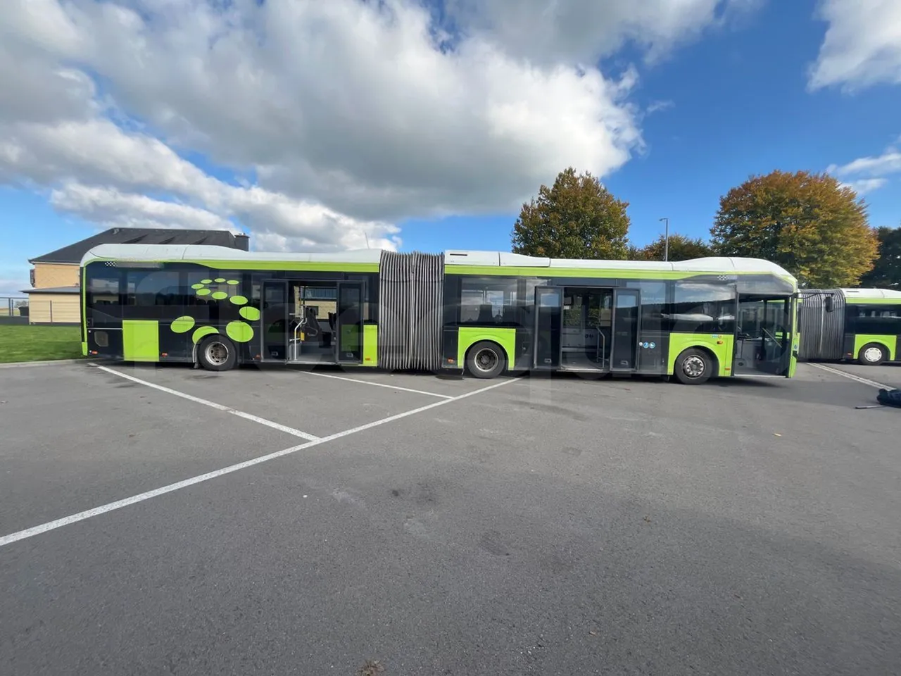Volvo G891H L291LH24J8100 / Euro 6 - 177 Kw - 18.750 Mt - right side doors open