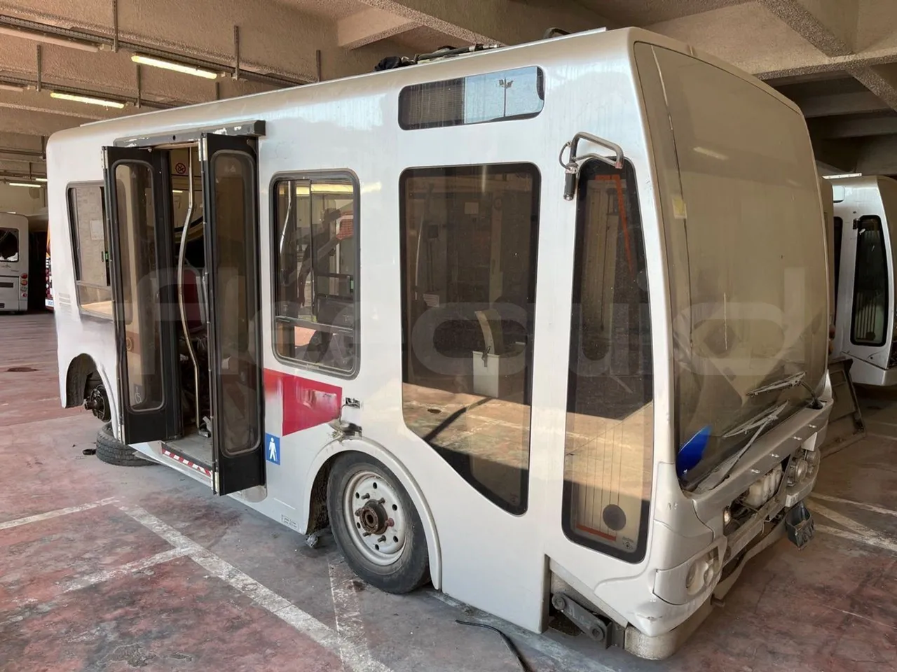 Tecnobus Gulliver - 3/4 front right doors