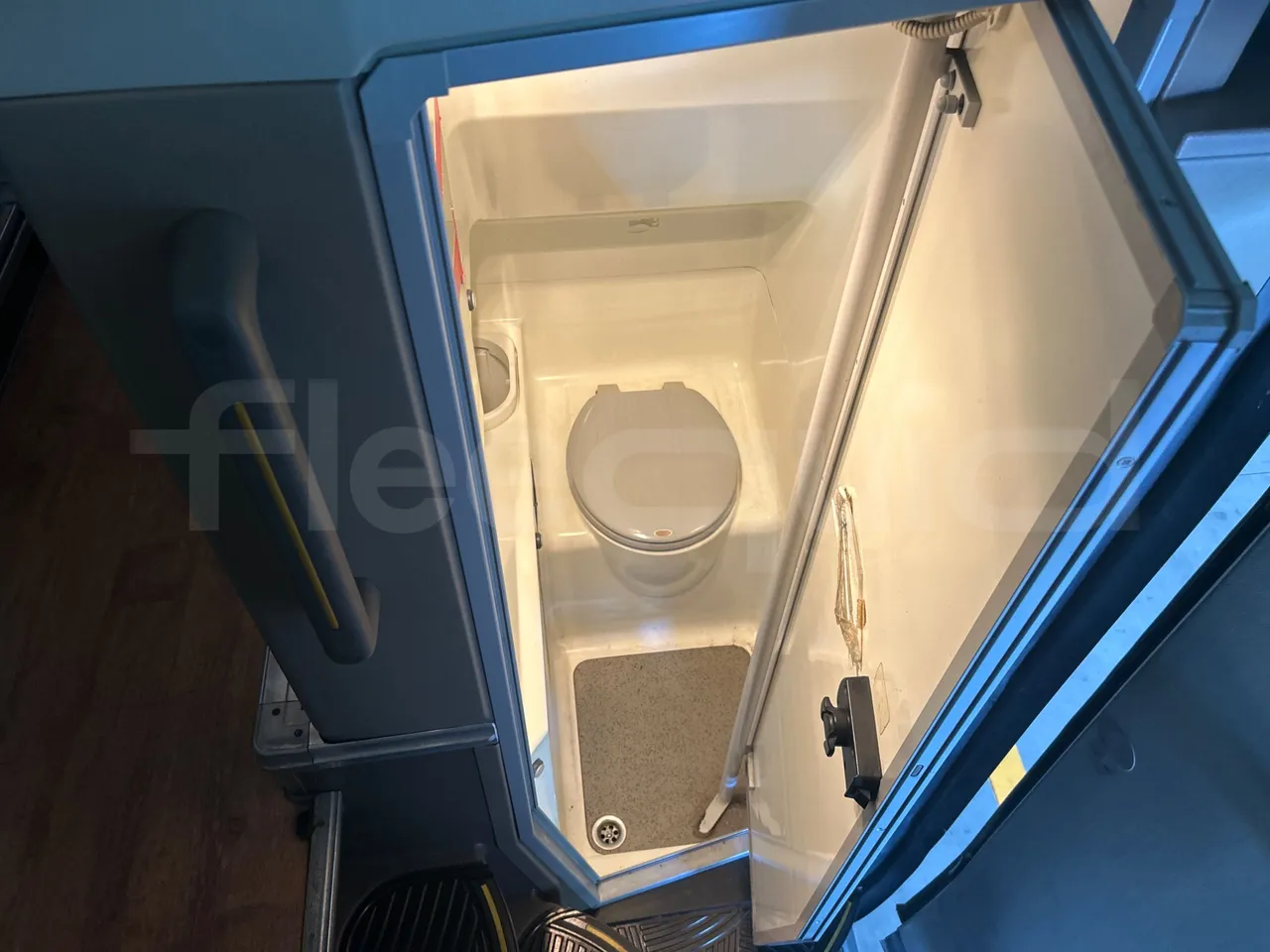 Iveco Magelys 5FR210 - toilette accessories photo