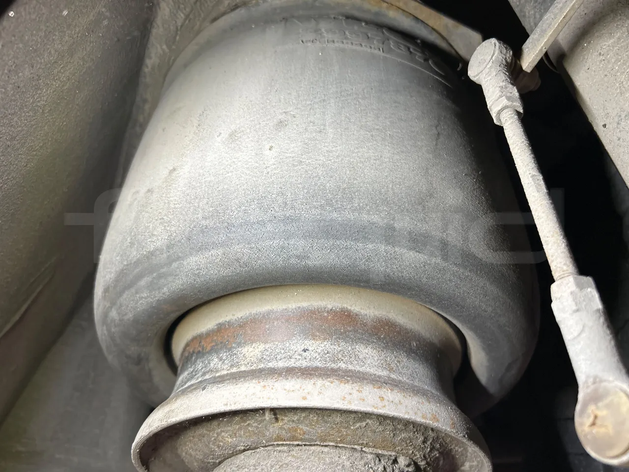 Iveco Magelys 5FR210 - axel 2 air springs 1 left