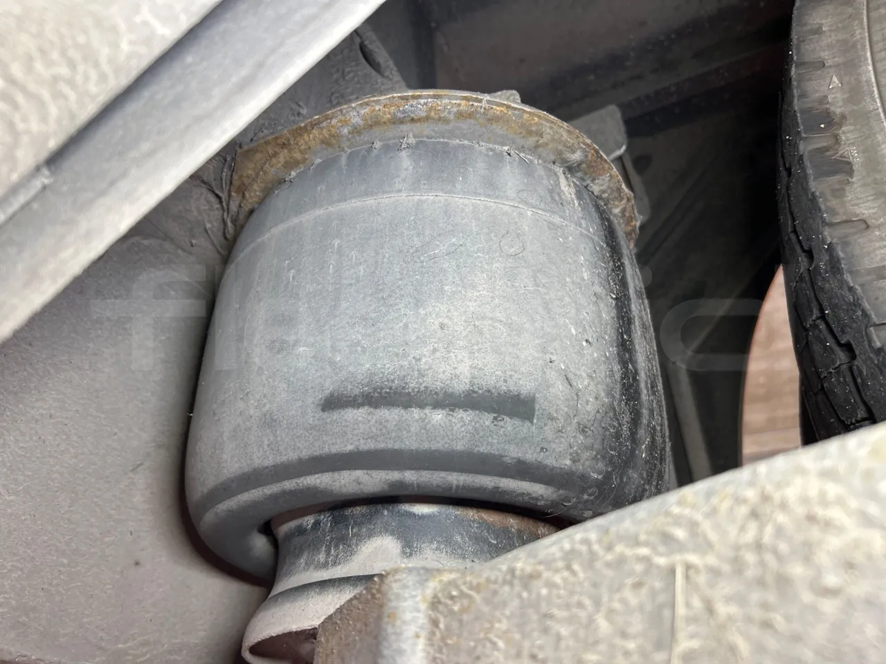 Iveco Magelys 5FR210 - axel 2 air springs 2 left