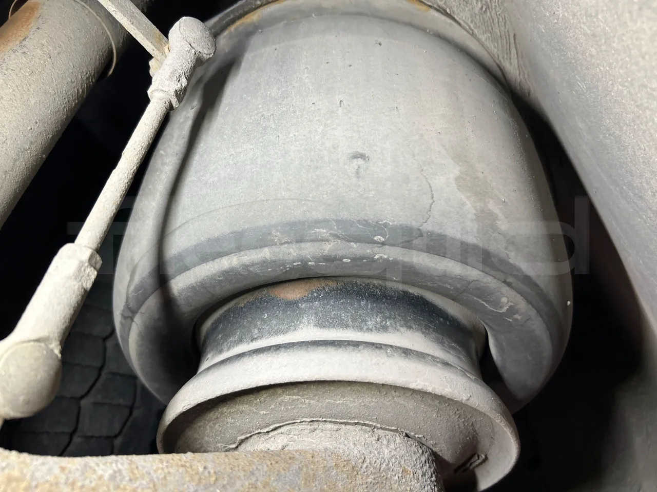Iveco Magelys 5FR210 - axel 2 air springs 1 right
