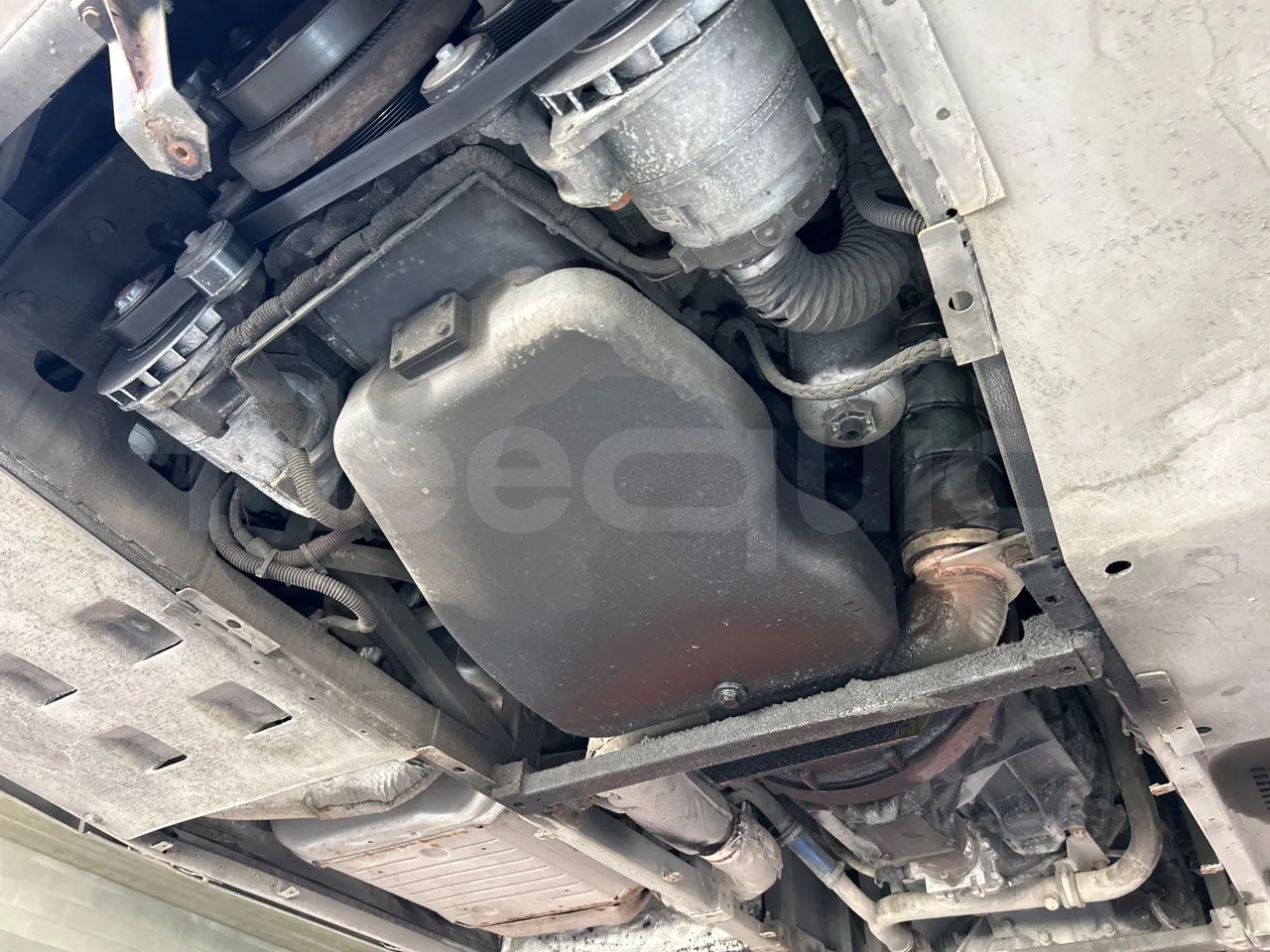 Iveco Magelys 5FR210 - engine without protection