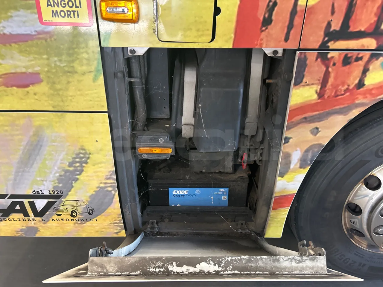 Iveco Magelys 5FR210 - external compartments photo