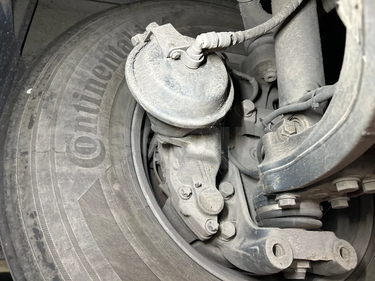 Iveco Magelys 5FR210 - front brake calipers right
